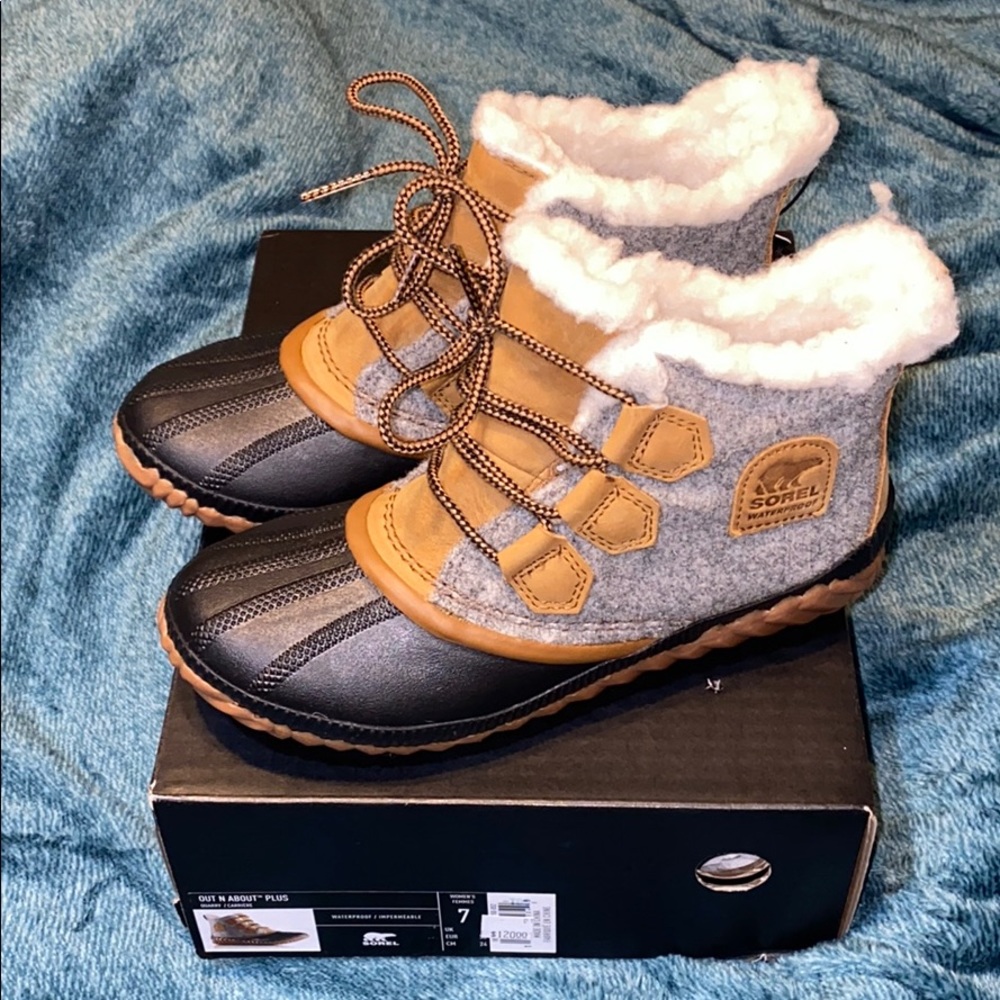 Sorel Out B About Plus Boots size 7